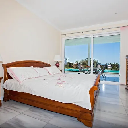 Villa Sleeps 6 Pool Air Con Wifi