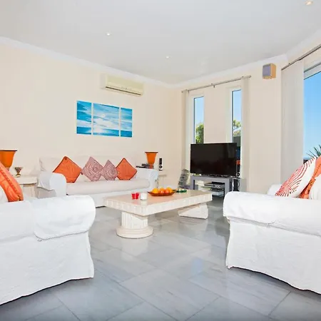 Villa Sleeps 6 Pool Air Con Wifi *