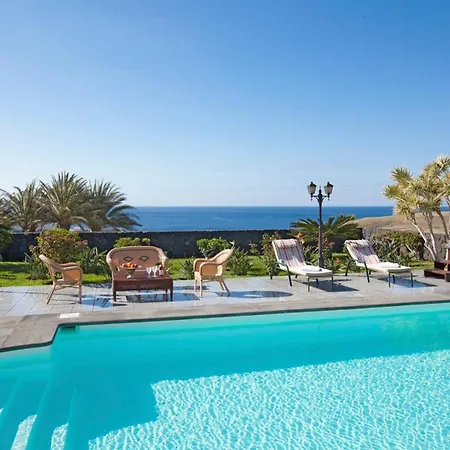 Sleeps 6 Pool Air Con Wifi * Puerto Calero